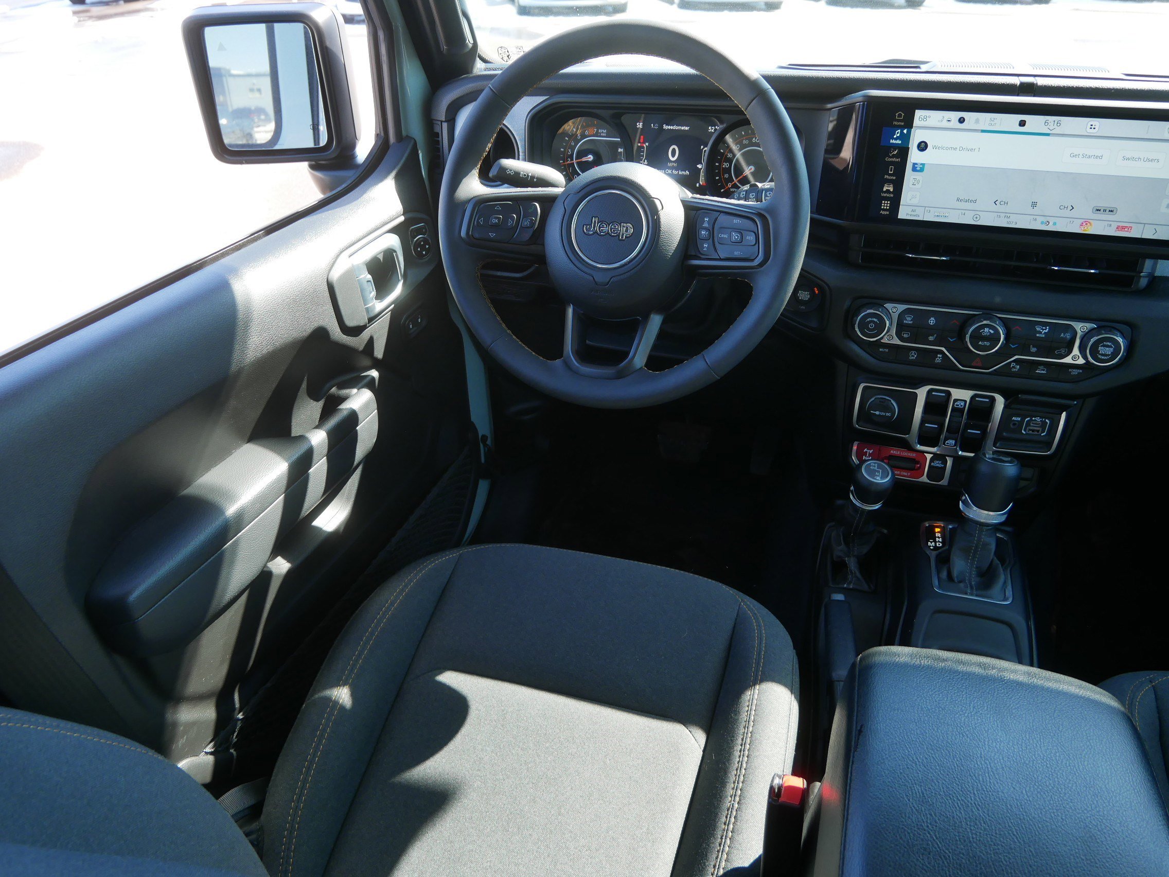 Used 2024 Jeep Wrangler Willys image 9