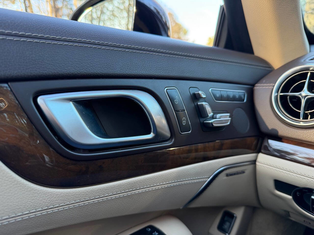 Used 2014 Mercedes-Benz SL 550 w/ Driver Assistance Package image 26