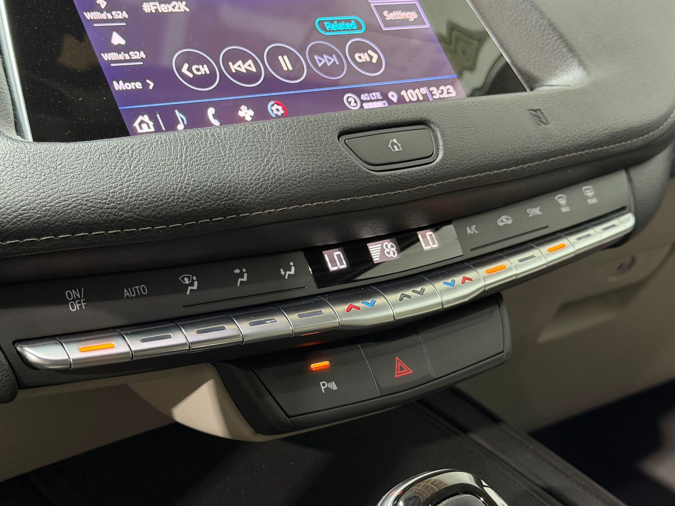 Used 2021 Cadillac XT4 Premium Luxury FWD image 18