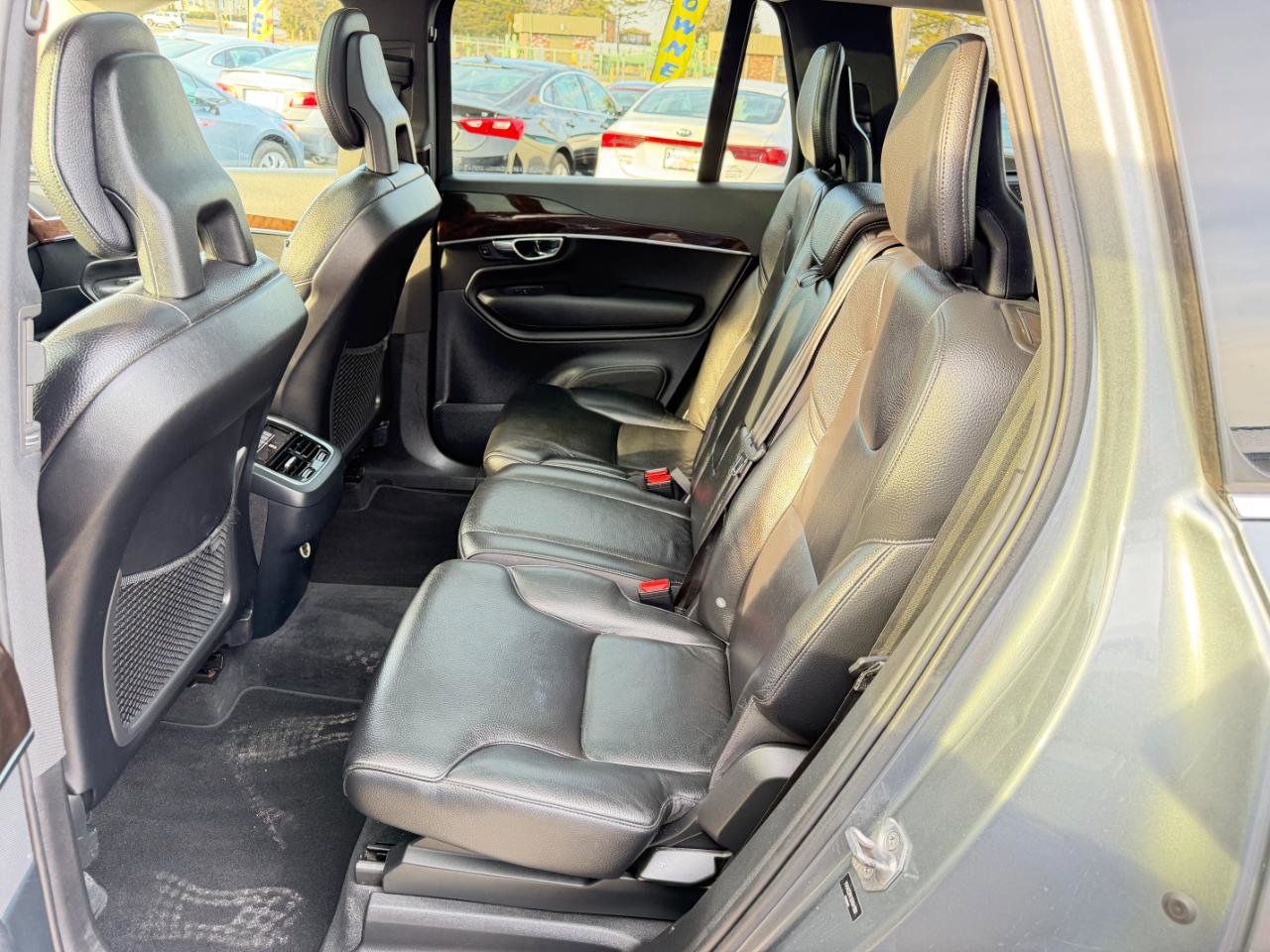 Used 2016 Volvo XC90 T6 Momentum w/ Momentum Plus Package AWD/4WD image 29