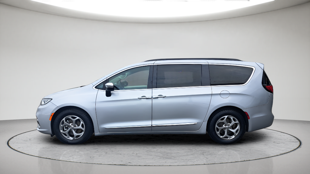 Used 2023 Chrysler Pacifica Limited FWD image 6