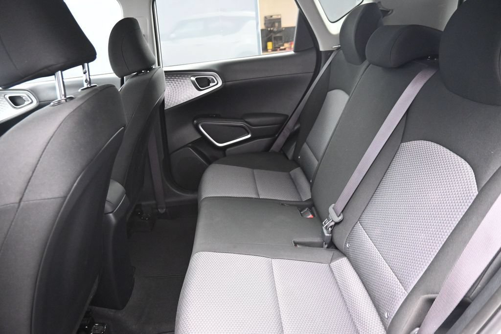 Used 2025 Kia Soul LX w/ LX Technology Package FWD image 21