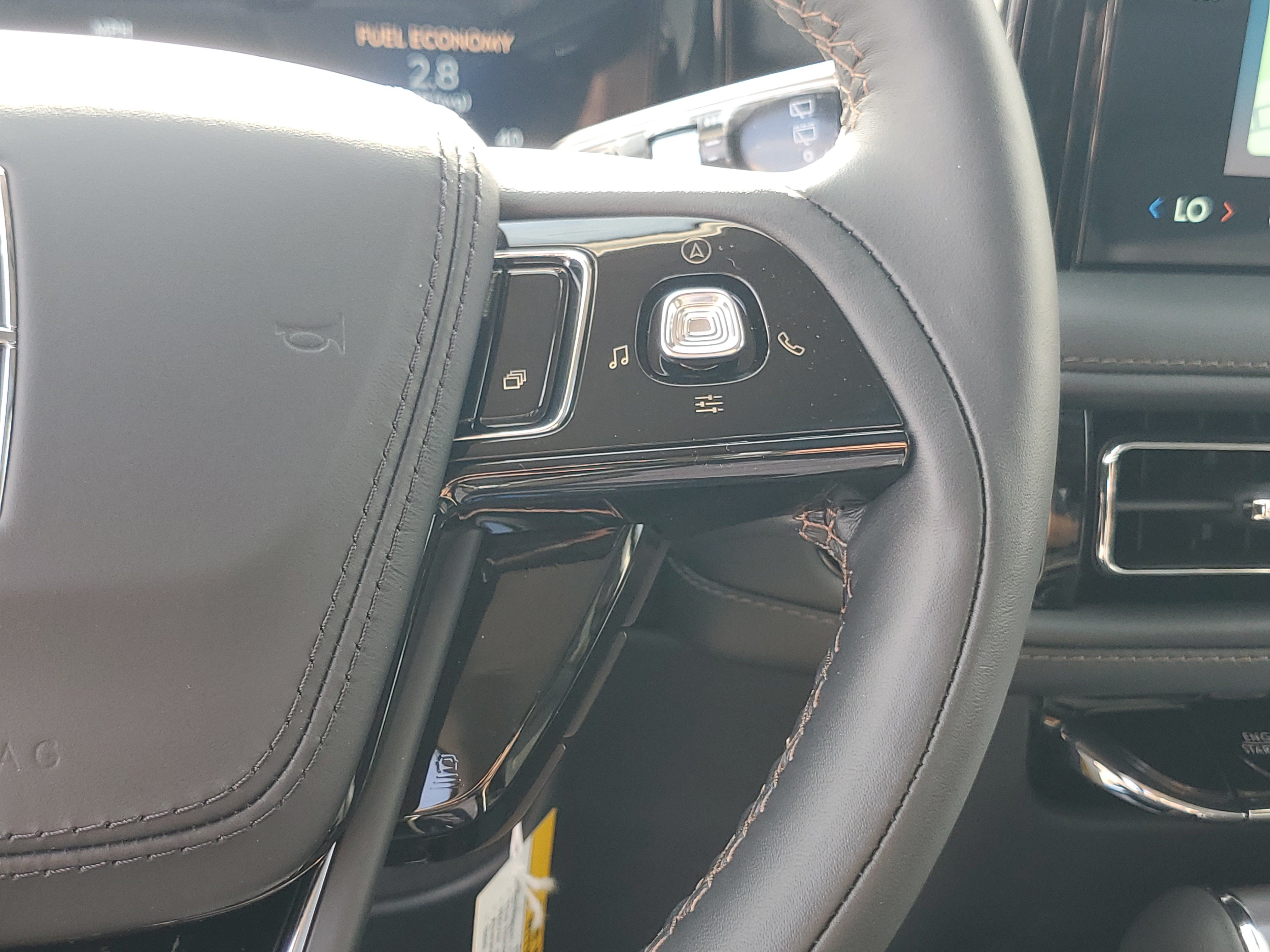 New 2027 Lincoln Aviator AWD image 17