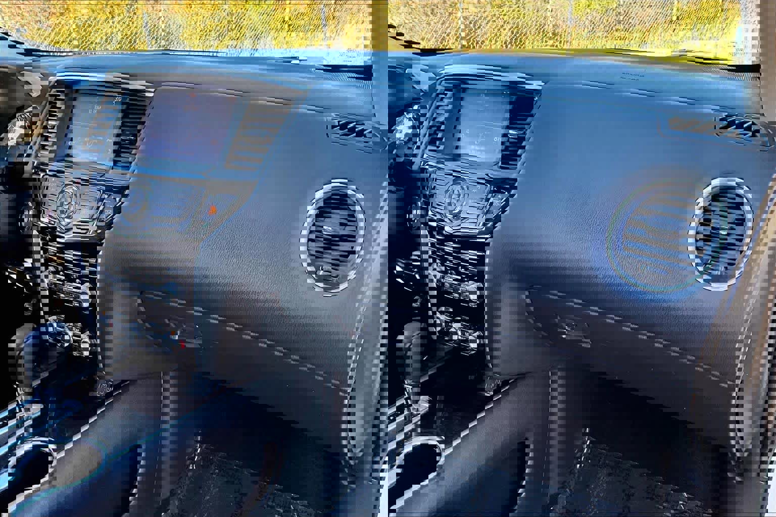 Used 2018 Nissan Pathfinder SV image 17