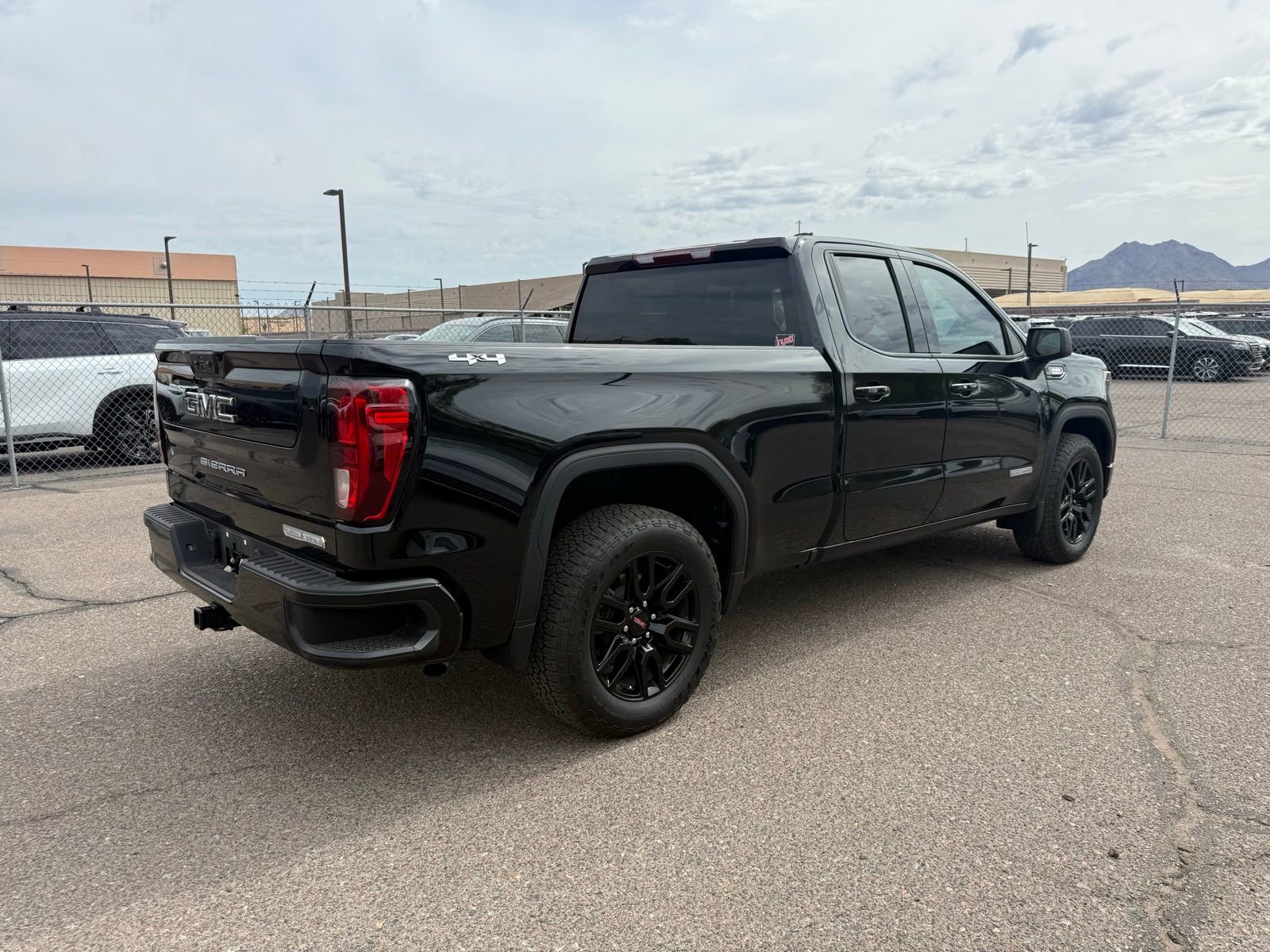 Used 2022 GMC Sierra 1500 Elevation w/ LPO, Elevation Black Package AWD/4WD image 5