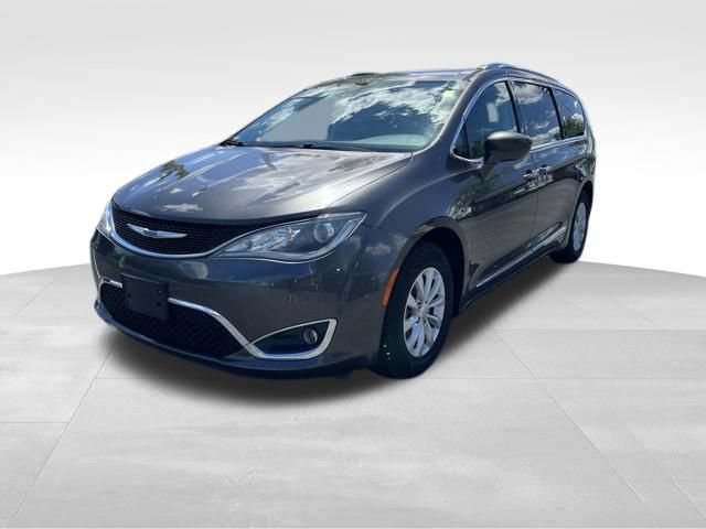 Used 2018 Chrysler Pacifica Touring-L FWD image 3