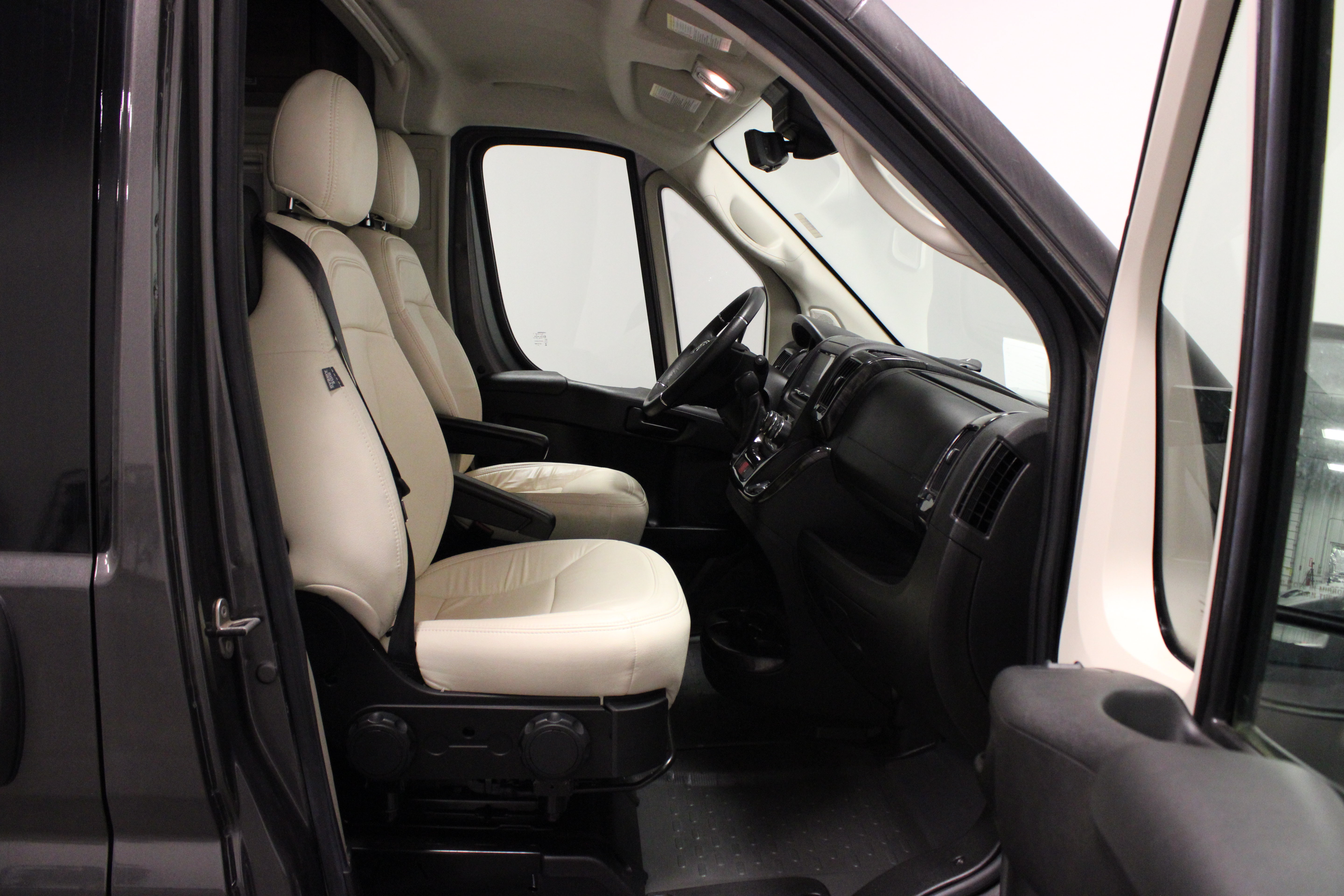 Used 2021 RAM ProMaster 3500 w/ Premium Appearance Group FWD image 18
