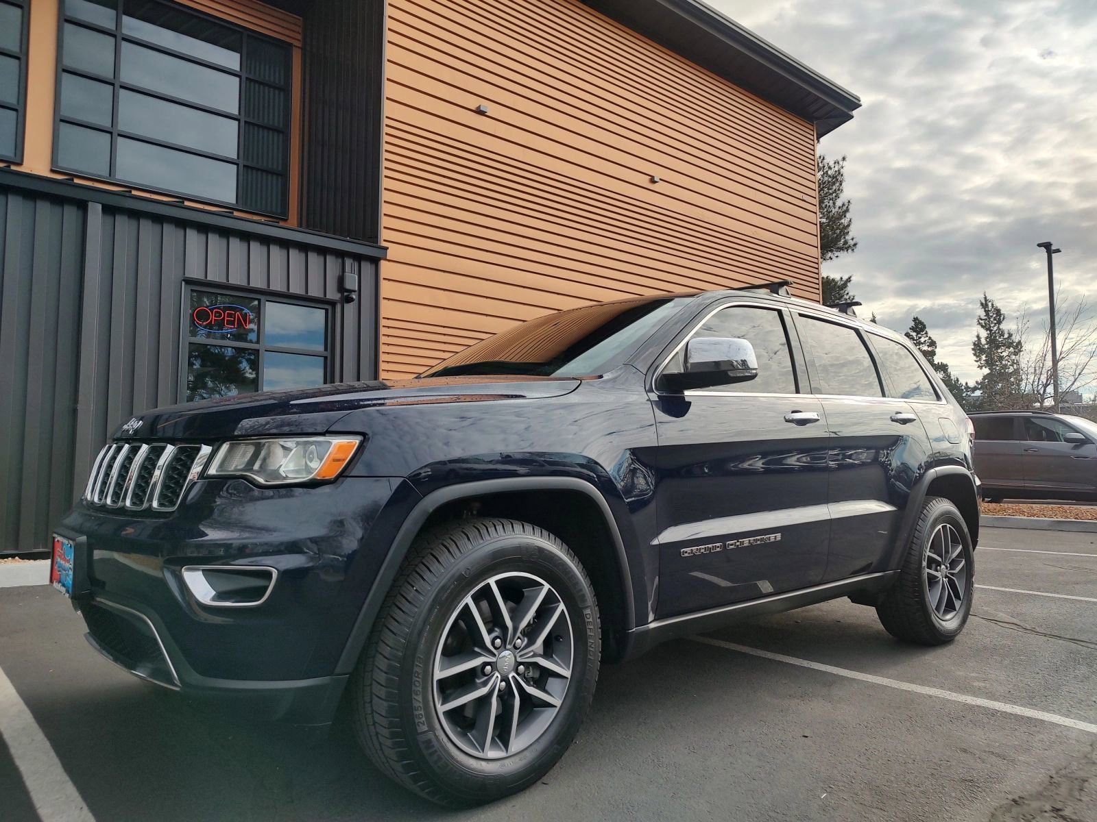 Used 2018 Jeep Grand Cherokee Limited AWD/4WD image 1