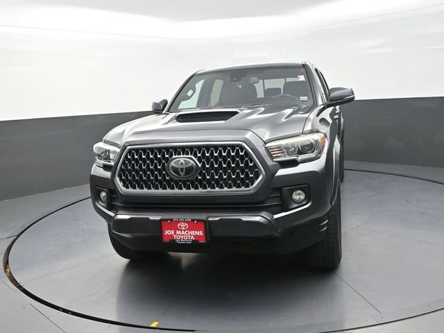 Used 2019 Toyota Tacoma TRD Sport image 2