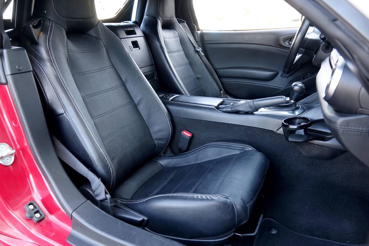 Used 2018 FIAT 124 Spider Lusso w/ Navigation & Sound Group image 9