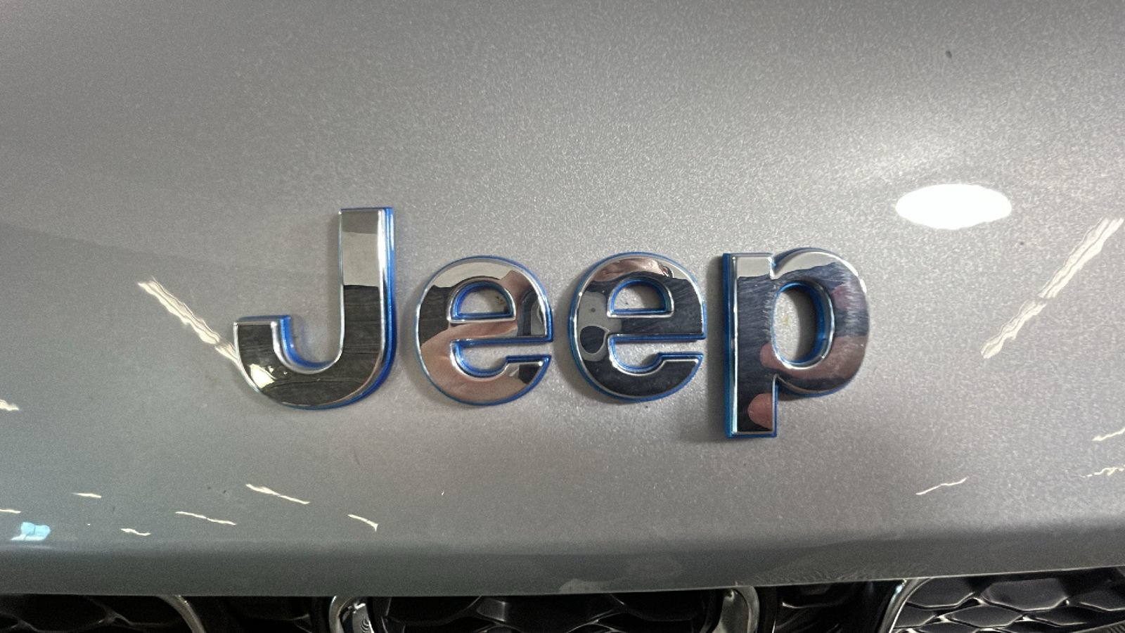 Used 2023 Jeep Grand Cherokee Overland AWD/4WD image 9