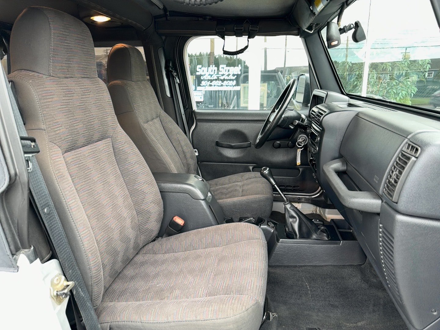 Used 2005 Jeep Wrangler Rubicon AWD/4WD image 15