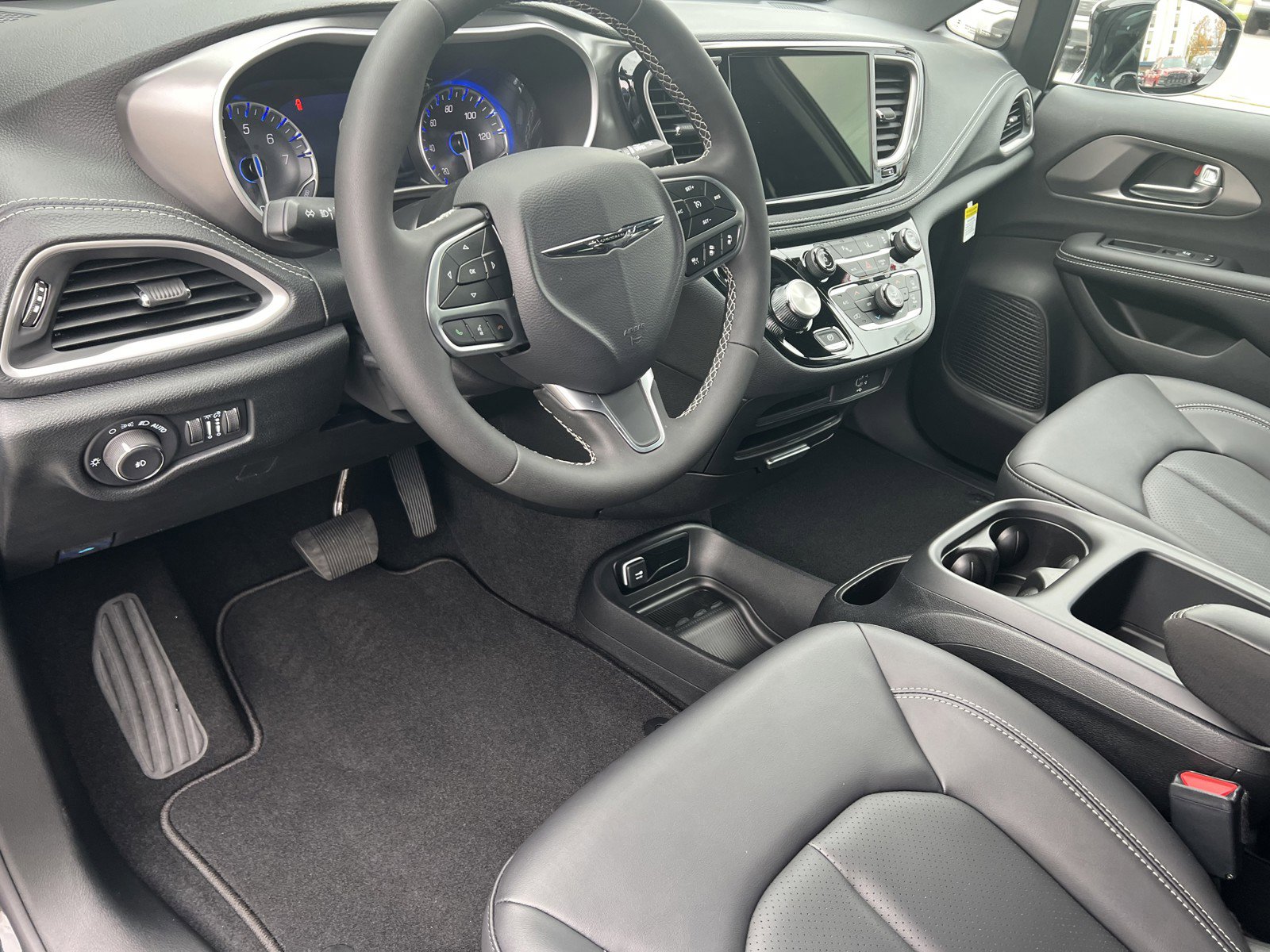 New 2026 Chrysler Pacifica Select FWD image 15