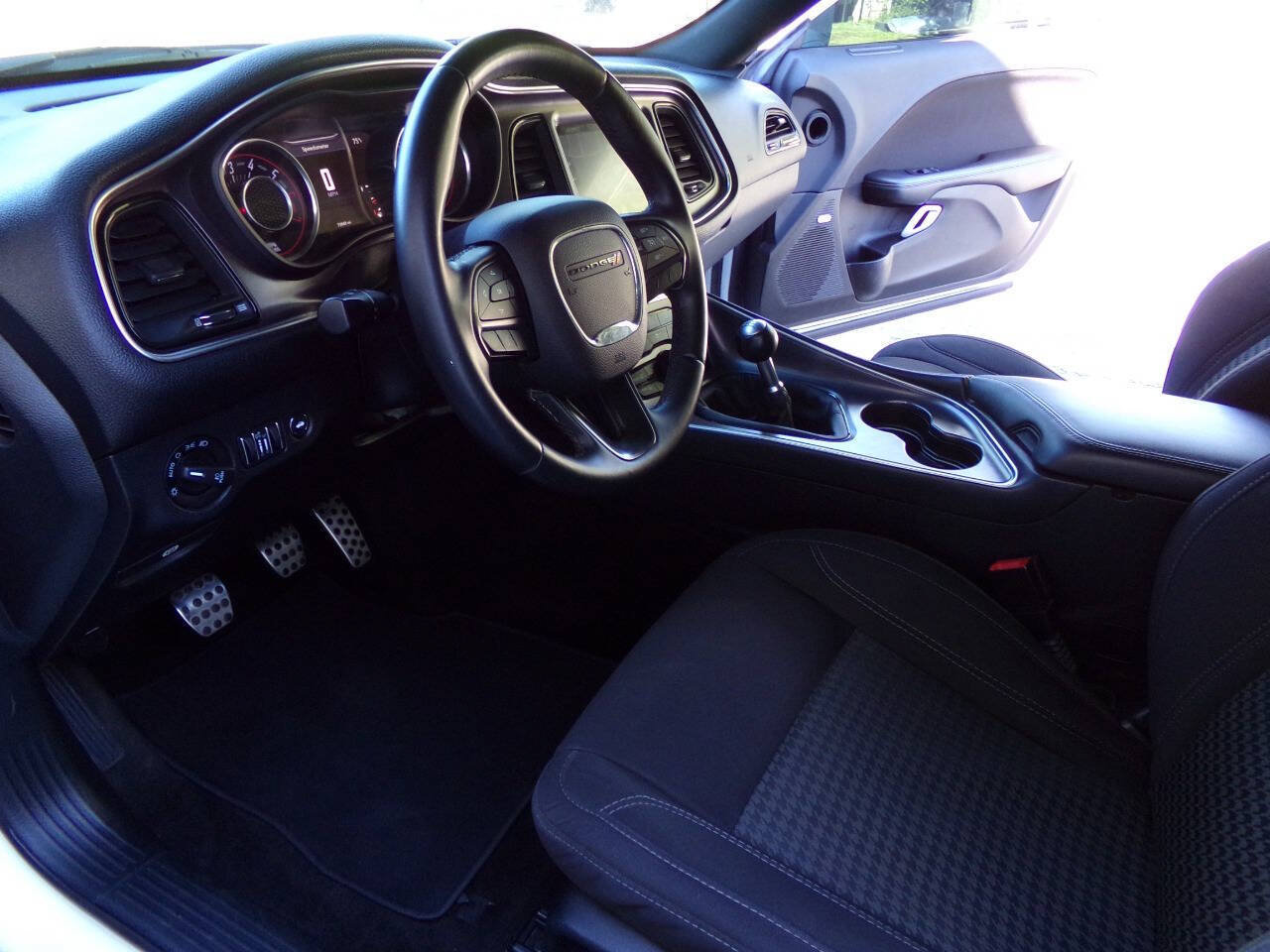 Used 2015 Dodge Challenger R/T w/ Quick Order Package 22B R/T RWD image 26