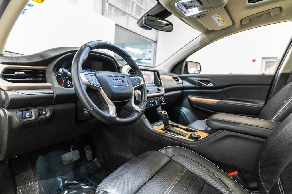 Used 2017 GMC Acadia Denali w/ Technology Package image 3