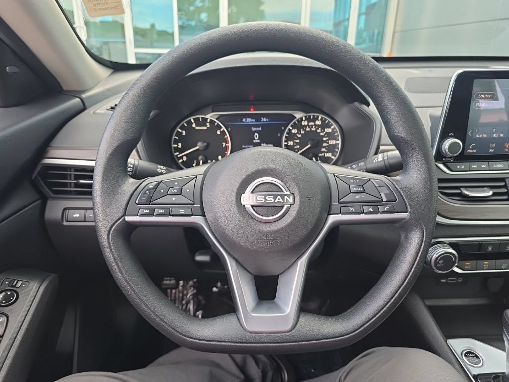 Used 2025 Nissan Altima 2.5 SV FWD image 19