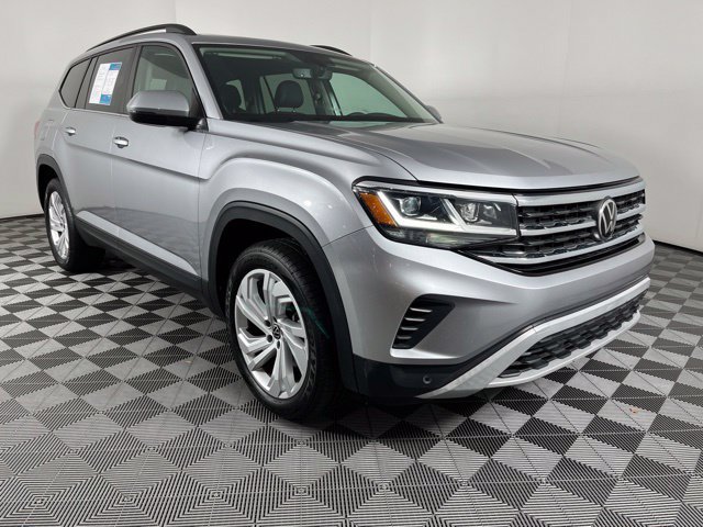 Used 2023 Volkswagen Atlas SE w/ Panoramic Sunroof Package FWD image 5