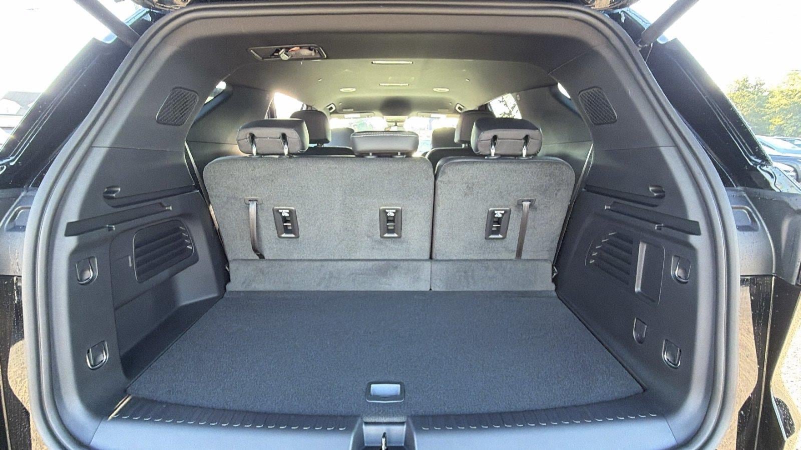 New 2027 Chevrolet Traverse LT FWD image 13