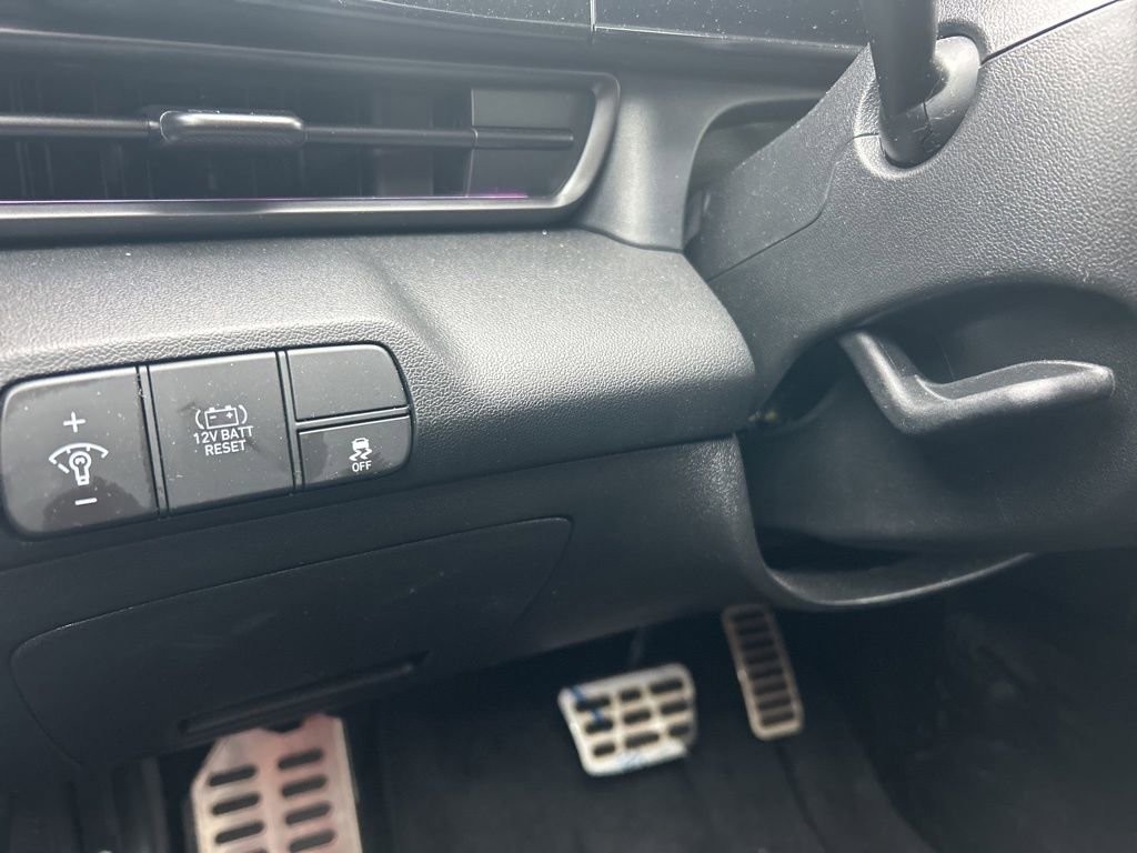 Used 2025 Hyundai Elantra SEL image 14