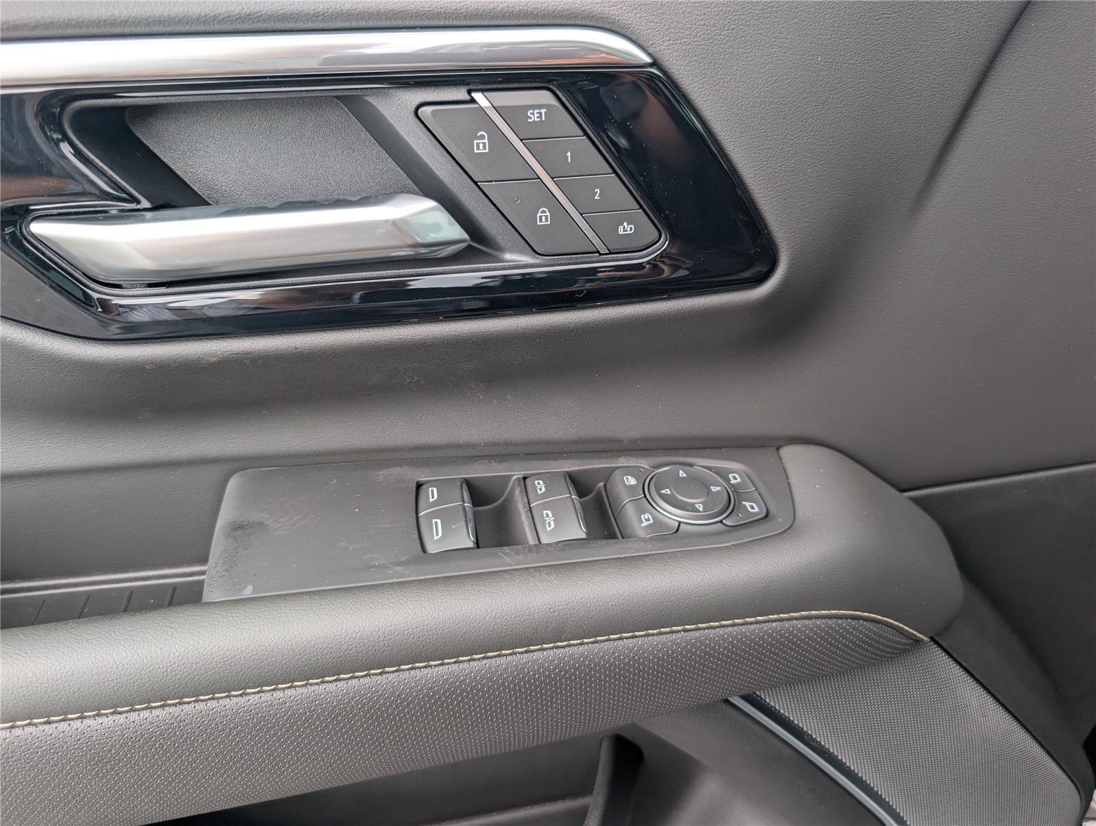 New 2026 Chevrolet Suburban Premier AWD/4WD image 19