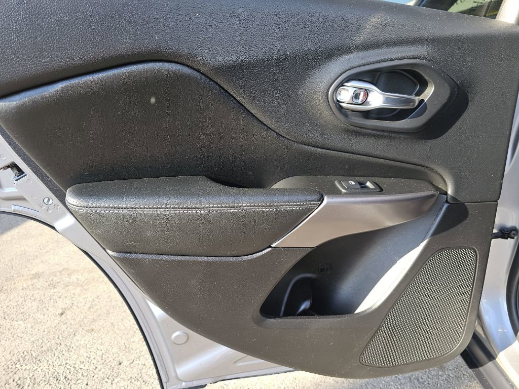 Used 2019 Jeep Cherokee Latitude w/ Popular Appearance Group image 35