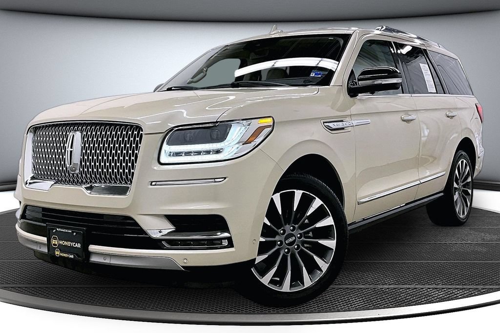 Used 2018 Lincoln Navigator Select w/ Technology Package AWD/4WD image 3