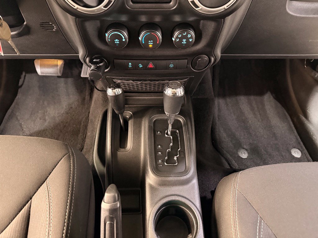 Used 2017 Jeep Wrangler Rubicon w/ Connectivity Group AWD/4WD image 23