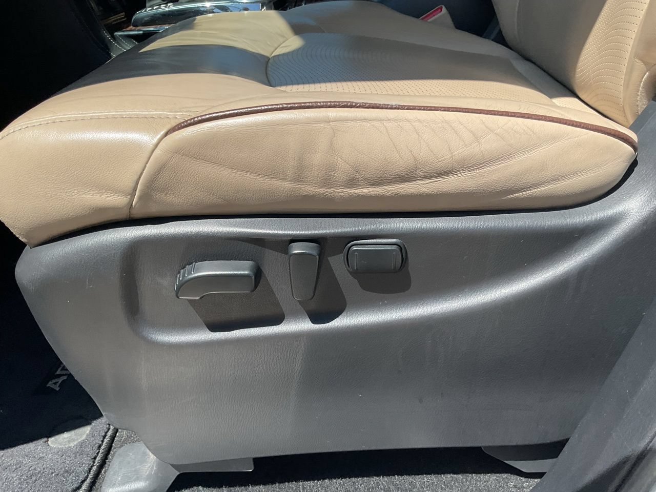 Used 2019 Nissan Armada Platinum w/ Captain's Chairs Package AWD/4WD image 9