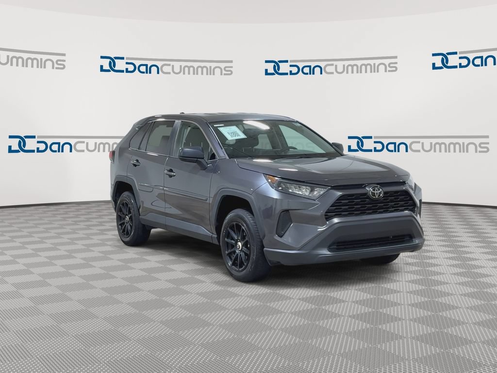 Used 2022 Toyota RAV4 LE FWD image 2
