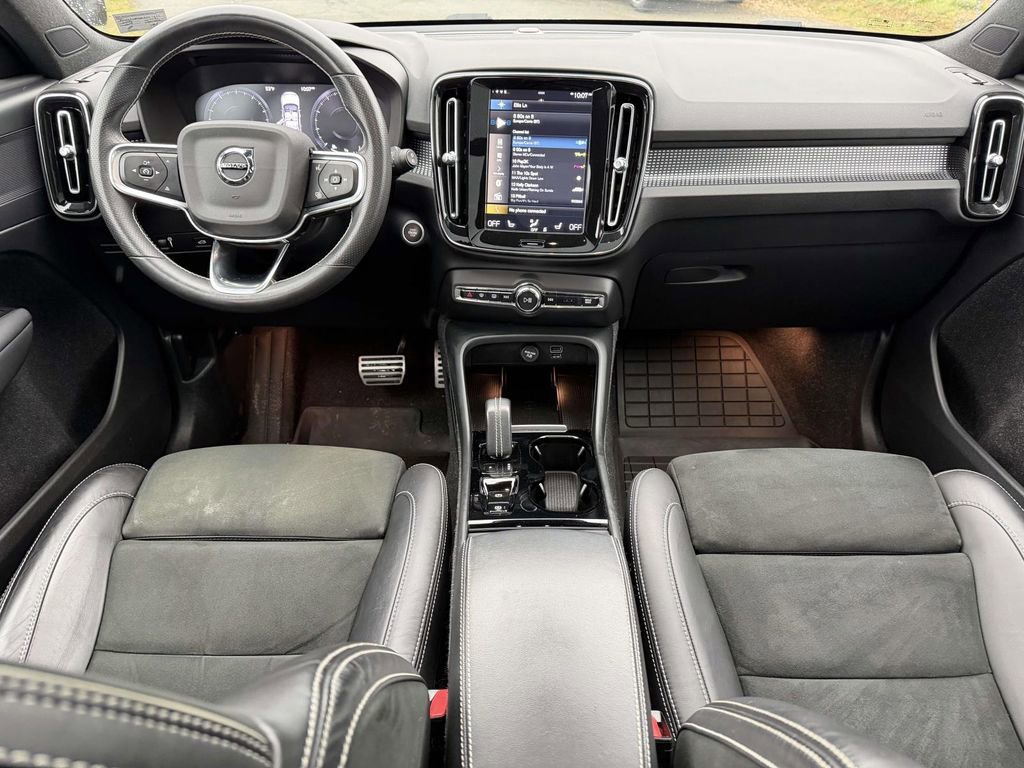 Used 2021 Volvo XC40 T5 R-Design w/ Advanced Package image 2