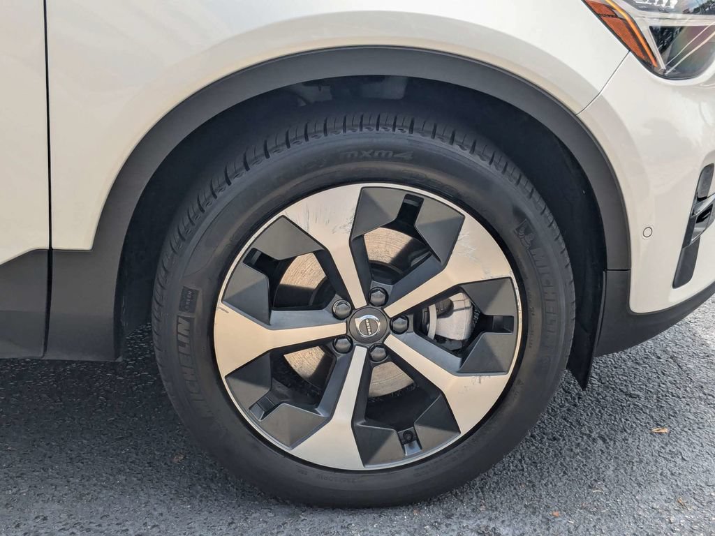 Certified 2026 Volvo XC40 B4 Plus w/ Protection Package Premier FWD image 13