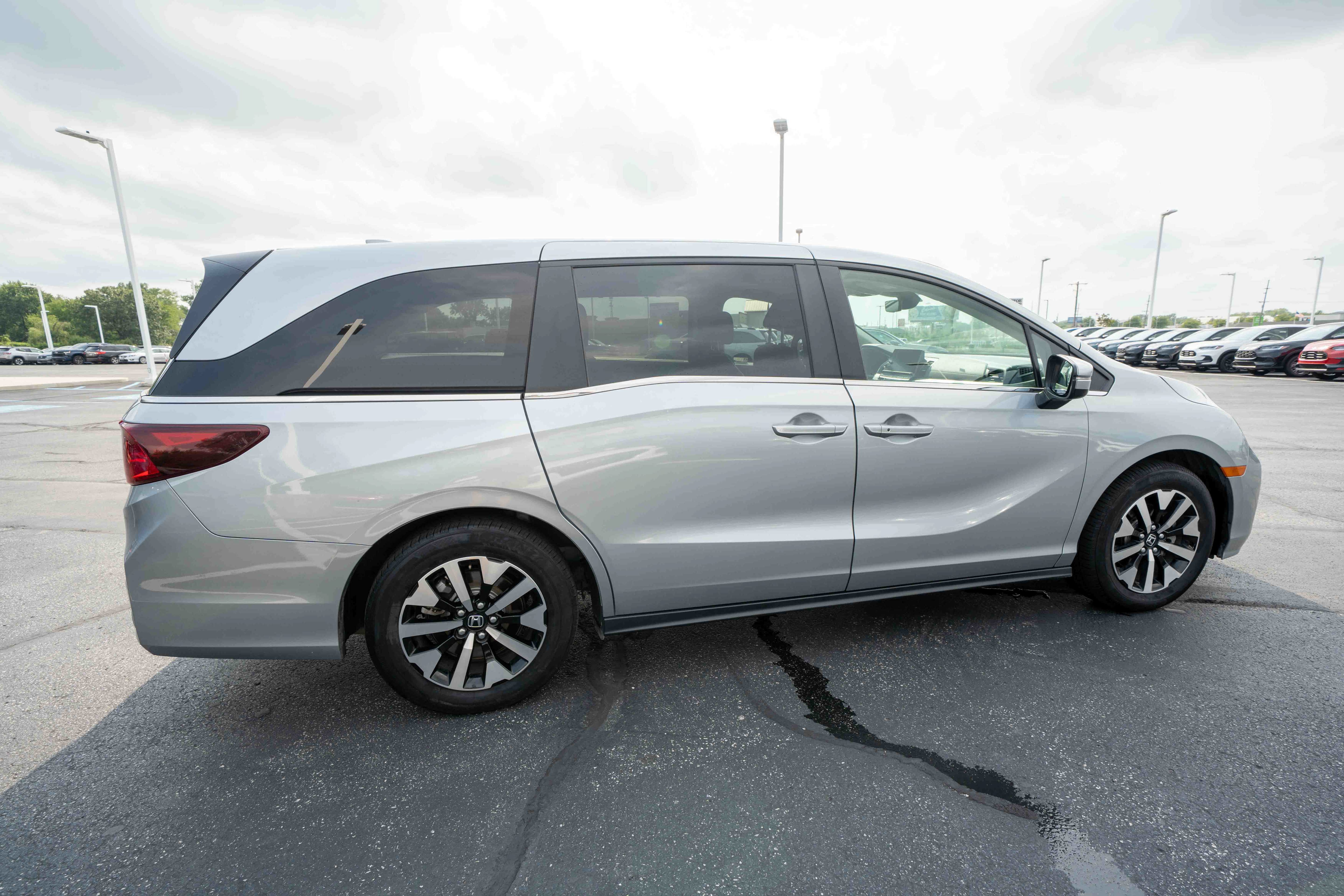 Certified 2025 Honda Odyssey EX-L image 6