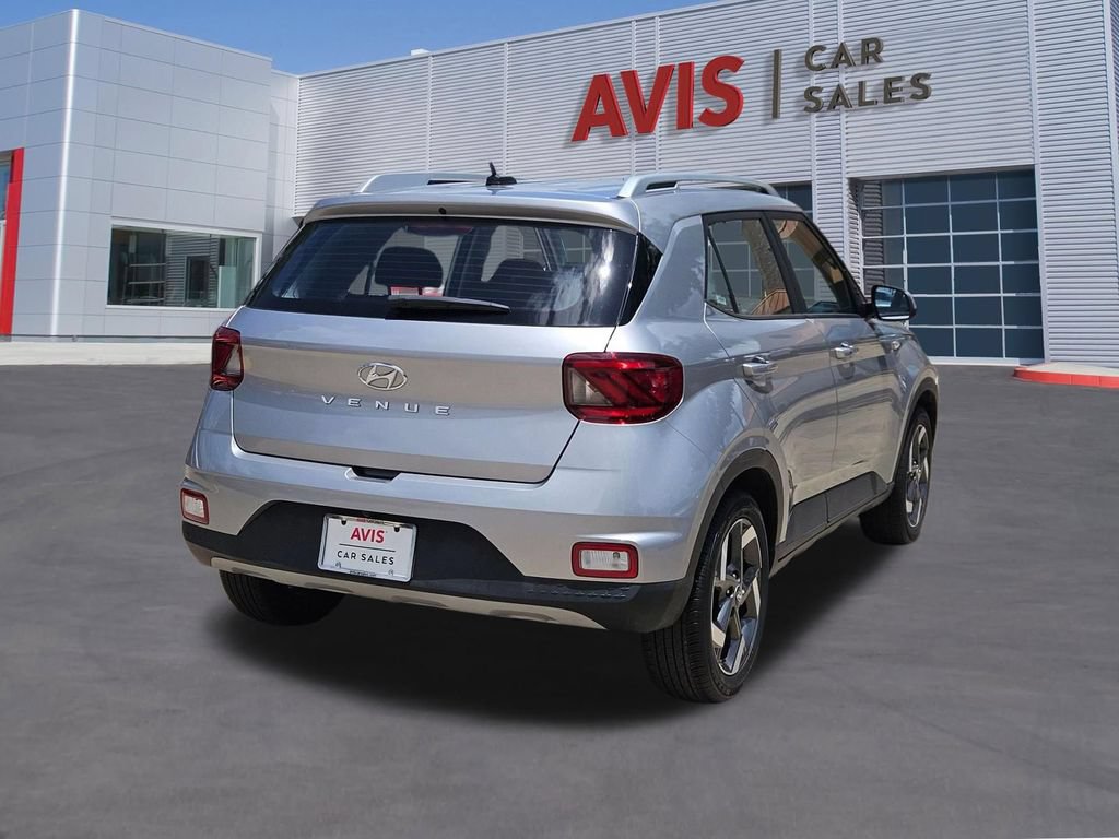 Used 2025 Hyundai Venue SEL FWD image 6
