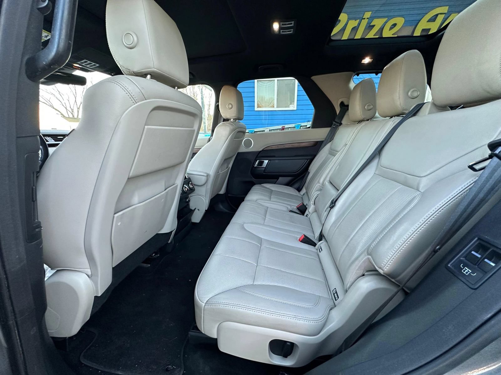 Used 2017 Land Rover Discovery HSE AWD/4WD image 35