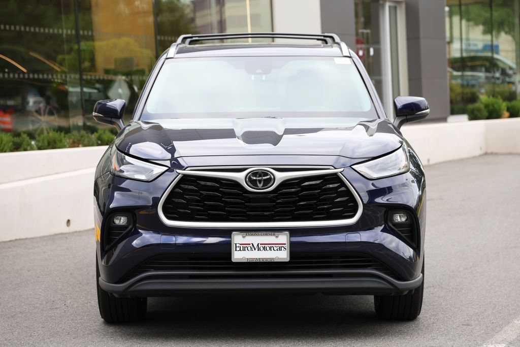 Used 2021 Toyota Highlander XLE AWD/4WD image 5