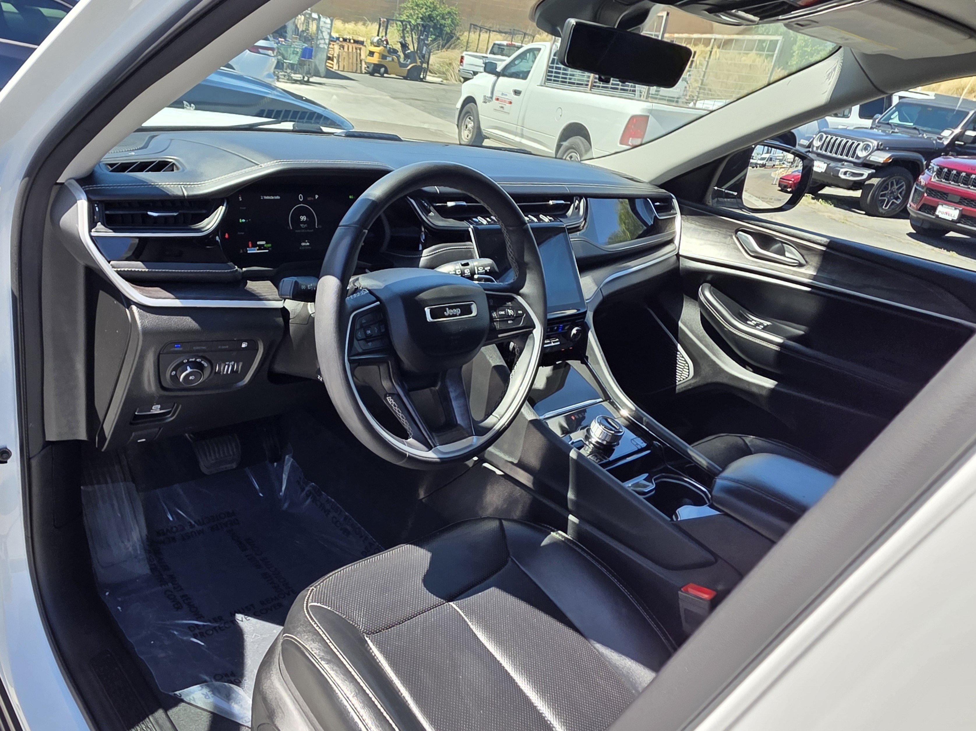 Certified 2023 Jeep Grand Cherokee 4WD 4xe w/ Luxury Tech Group II image 13
