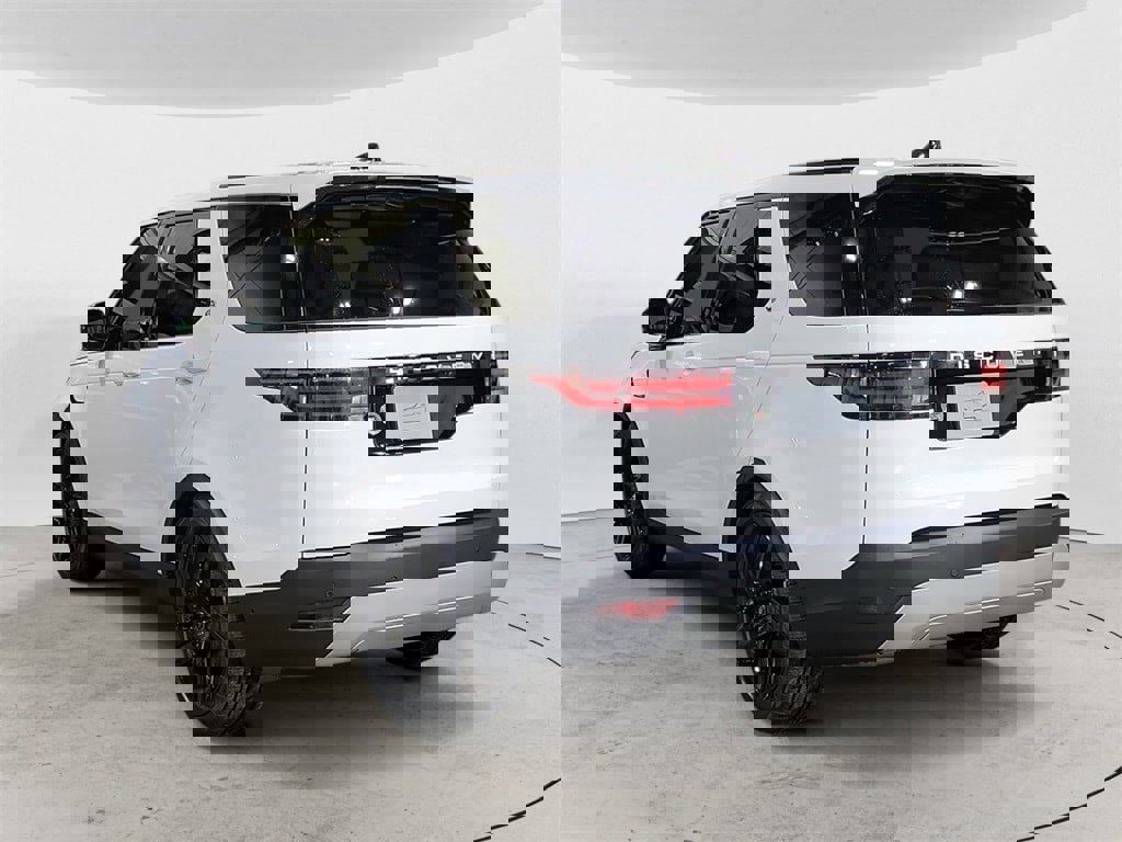 New 2025 Land Rover Discovery S image 3