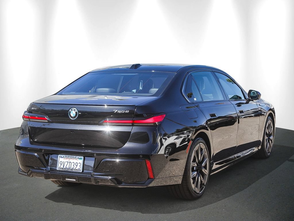 Used 2026 BMW 750e xDrive w/ Premium Package AWD/4WD image 6