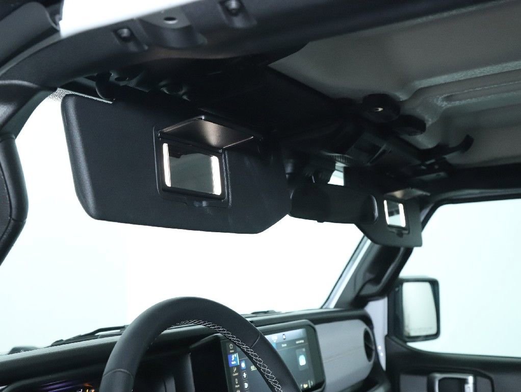 Used 2025 Jeep Wrangler Sport S image 19