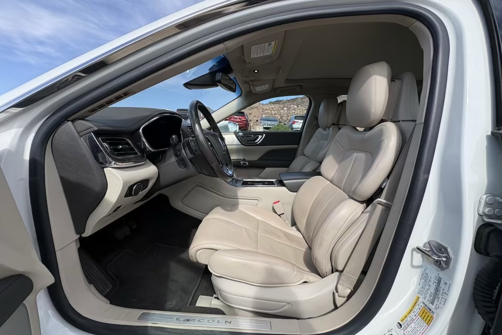 Used 2020 Lincoln Continental Reserve w/ Luxury Package image 9