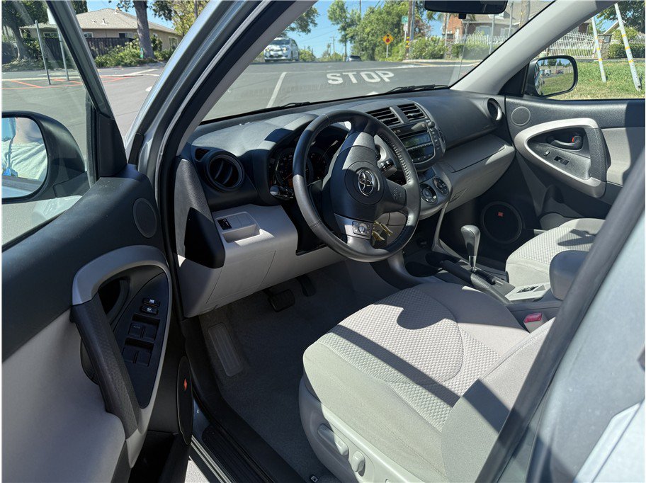 Used 2006 Toyota RAV4 Limited w/ Tow Prep Pkg AWD/4WD image 9