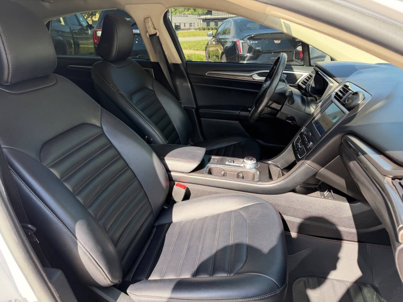 Used 2020 Ford Fusion SEL FWD image 18
