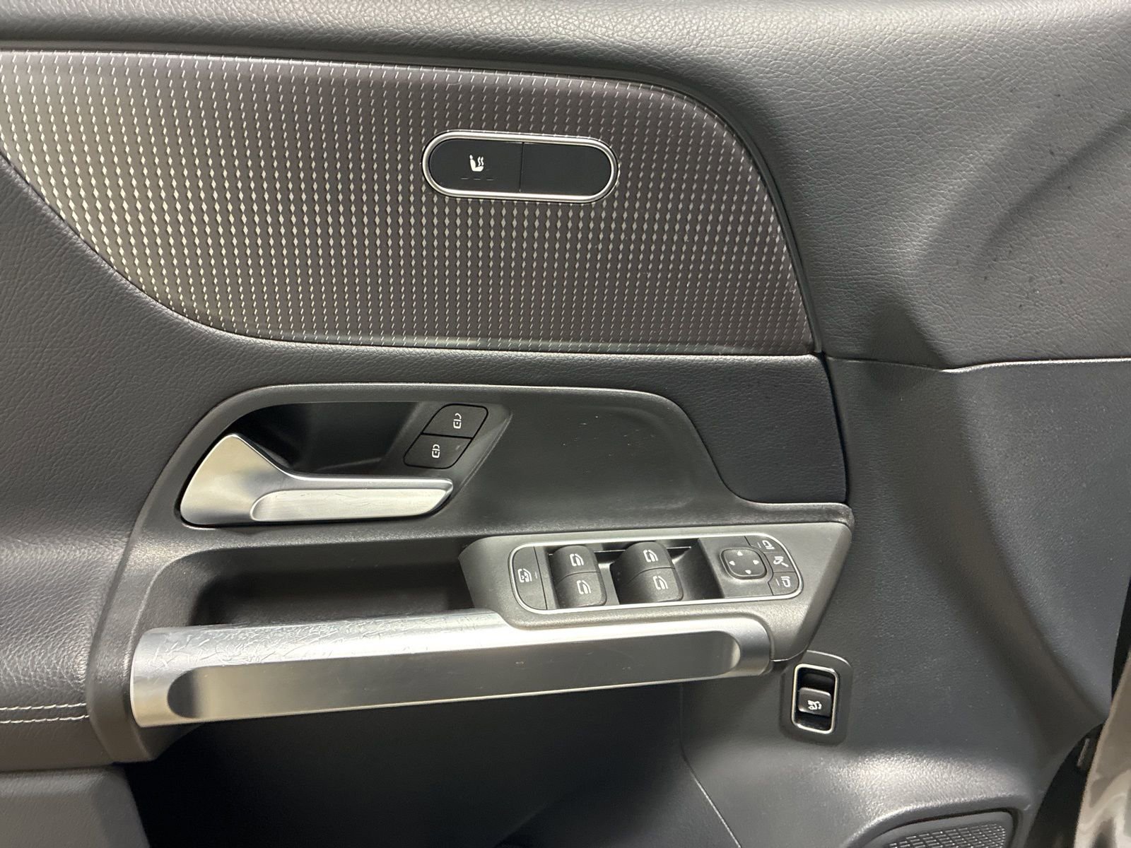 Used 2022 Mercedes-Benz GLB 250 4MATIC image 9