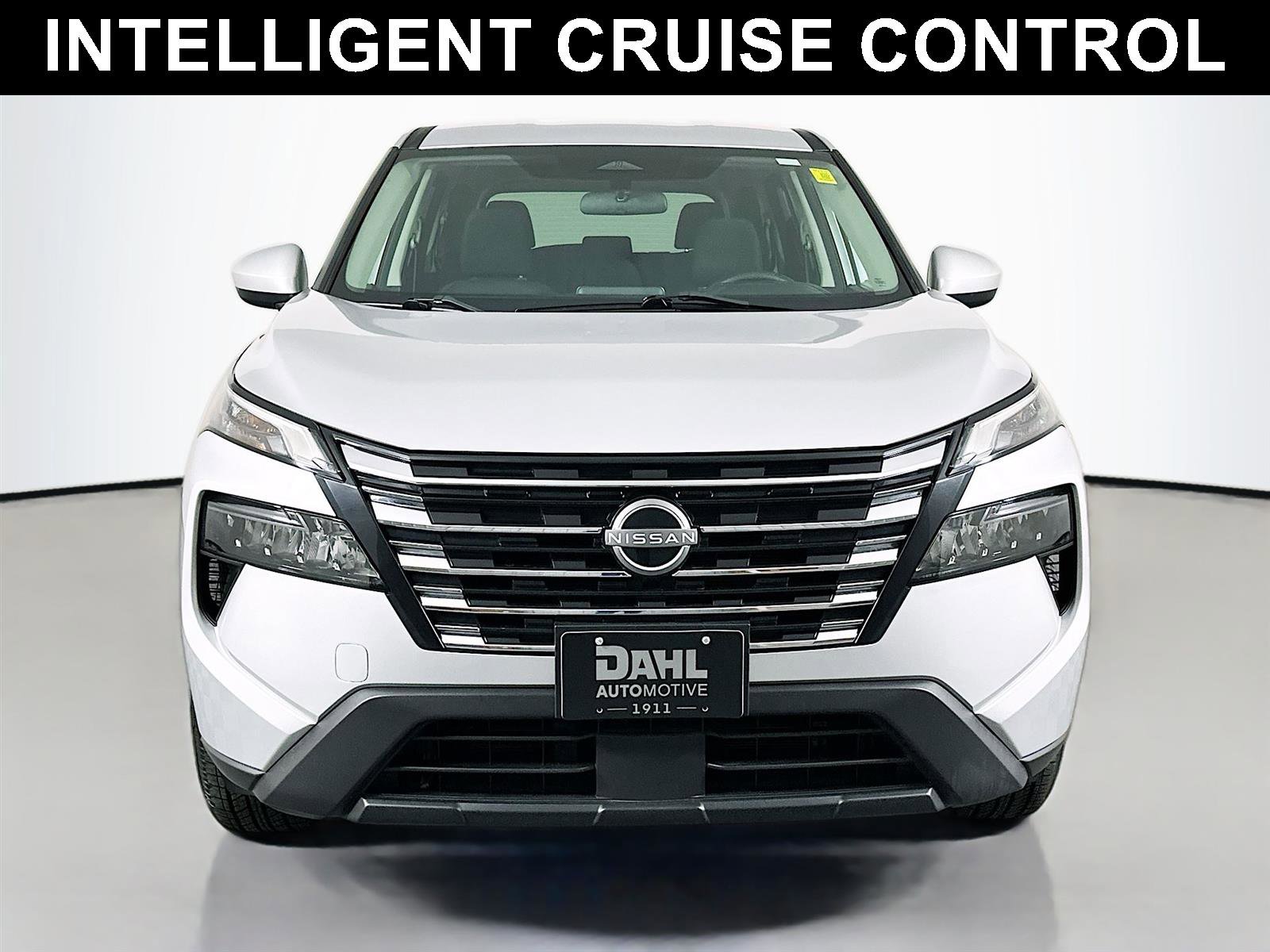 Used 2024 Nissan Rogue SV image 2