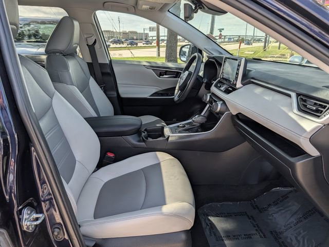 Used 2021 Toyota RAV4 XLE Premium AWD/4WD image 33