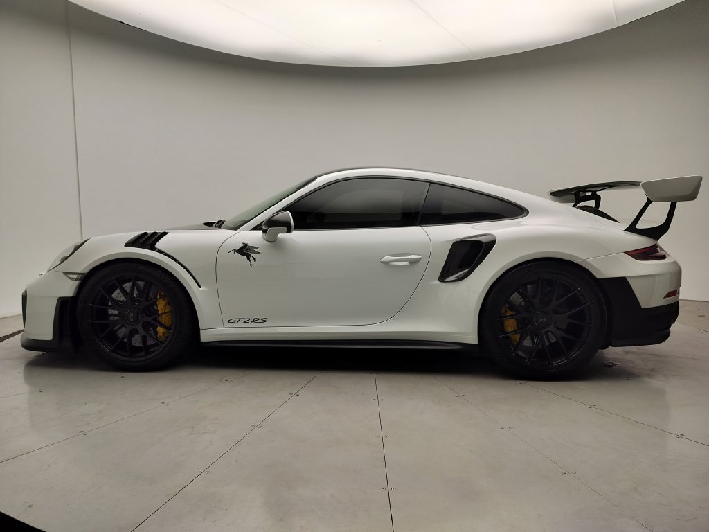 Used 2018 Porsche 911 GT2 RS RWD image 2