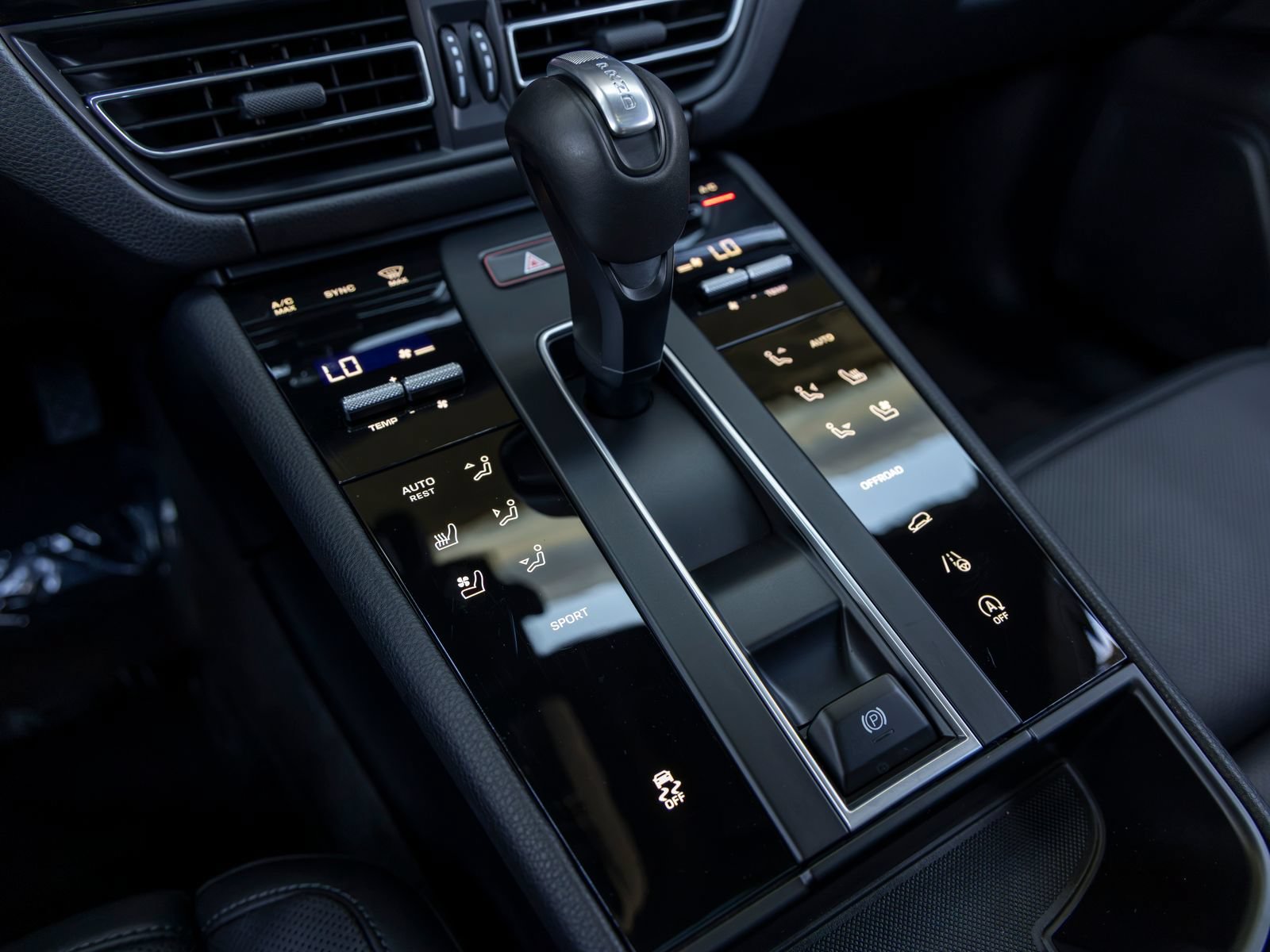 Certified 2026 Porsche Macan AWD/4WD image 44