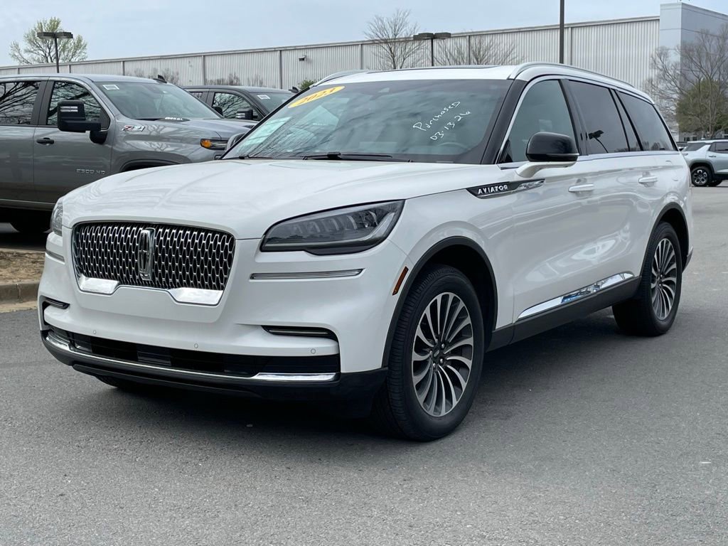 Used 2023 Lincoln Aviator Reserve image 3