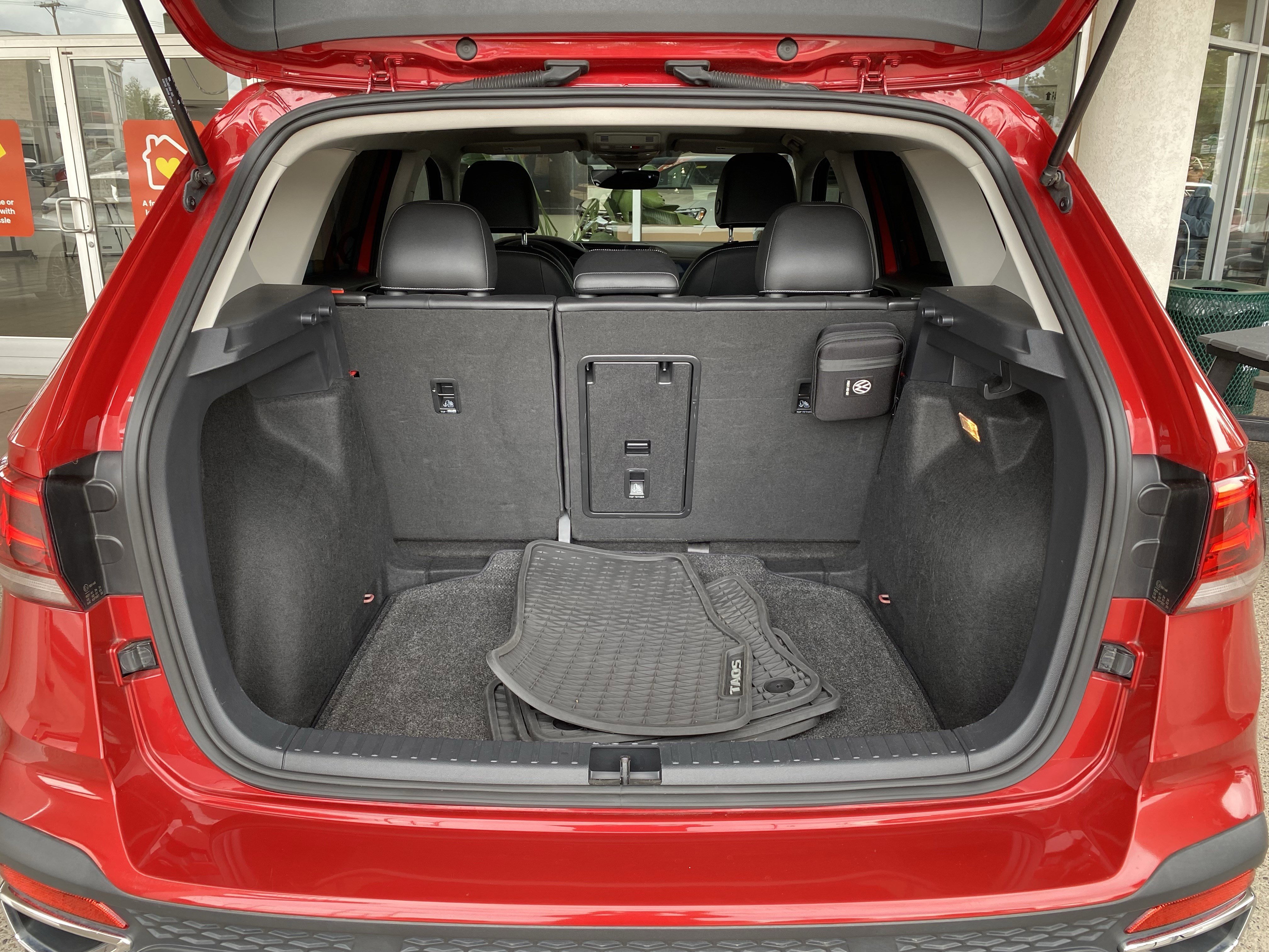 Used 2023 Volkswagen Taos SE w/ Panoramic Sunroof Package image 15