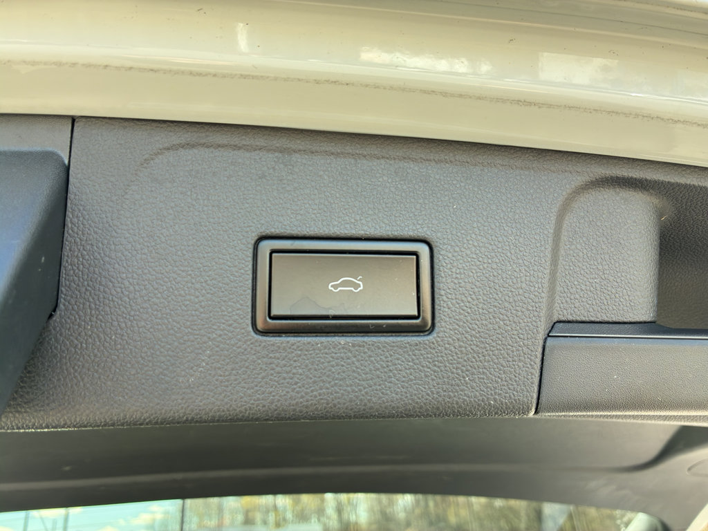 Used 2018 Volkswagen Atlas SEL Premium image 8